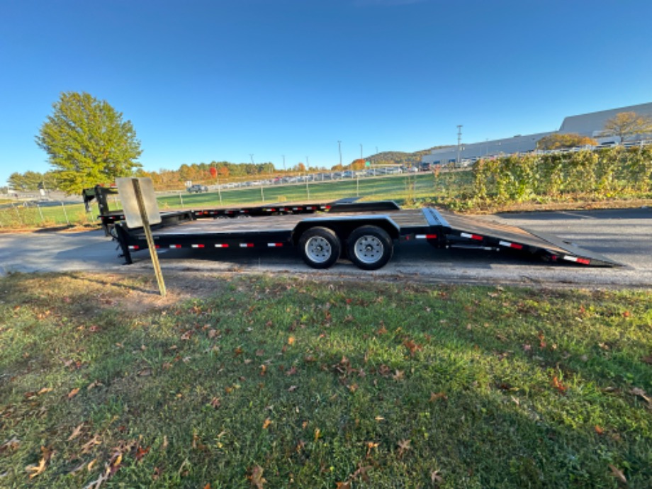 18+8 aardvark hydraulic tail  Best Bobcat Trailers 