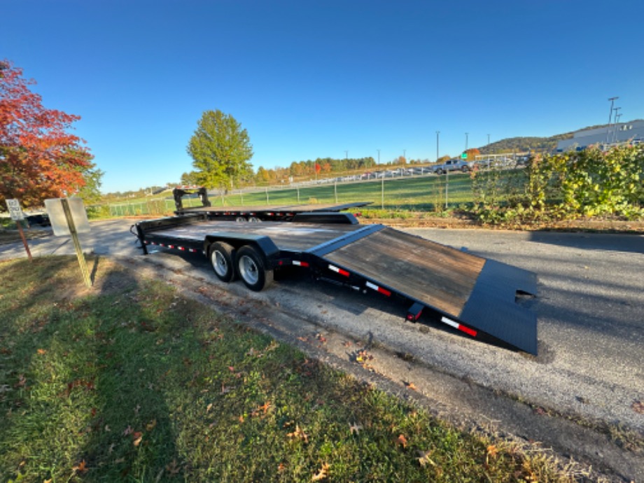 18+8 aardvark hydraulic tail  Best Bobcat Trailers 