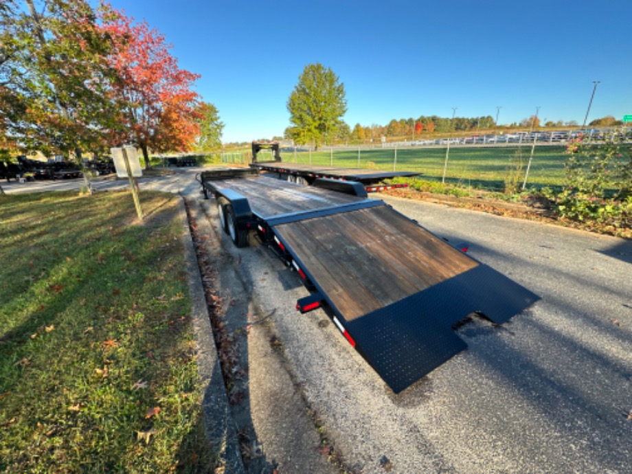 18+8 aardvark hydraulic tail  Best Bobcat Trailers 