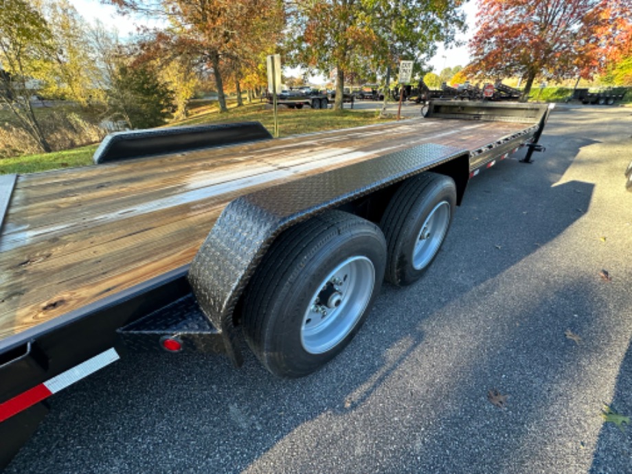 18+8 aardvark hydraulic tail  Best Bobcat Trailers 